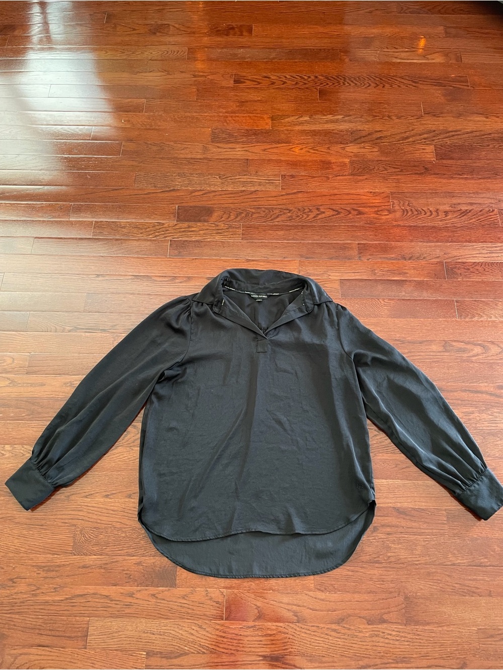 Women’s Banana Republic Black Split Collar Blouse (size Medium)